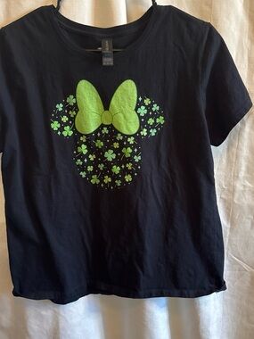 Disney Womans Black T-Shirt with Green Bow & Shamrock Graphic large #15